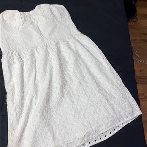 Women’s strapless white dress